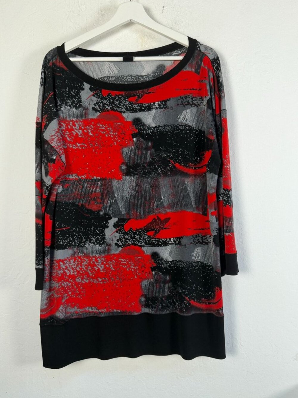 Eva Varro Women Red Black Gray Abstract Print Tunic Top XL Long Sleeve Boat Neck